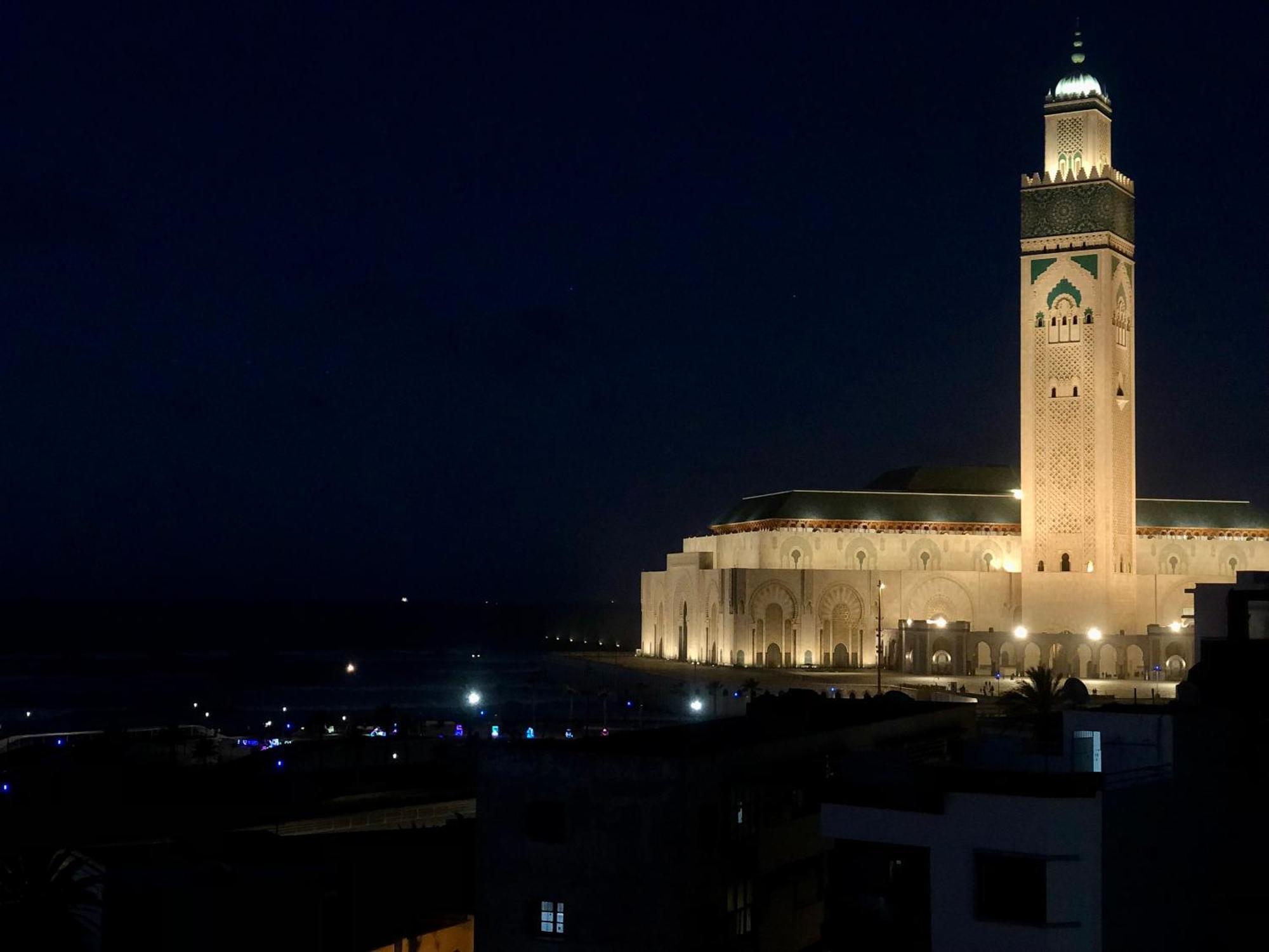 Bel Appartement Avec Une Belle Vue Sur La Grande Mosquee Hassan II Et La Mer Casablanca Exterior foto